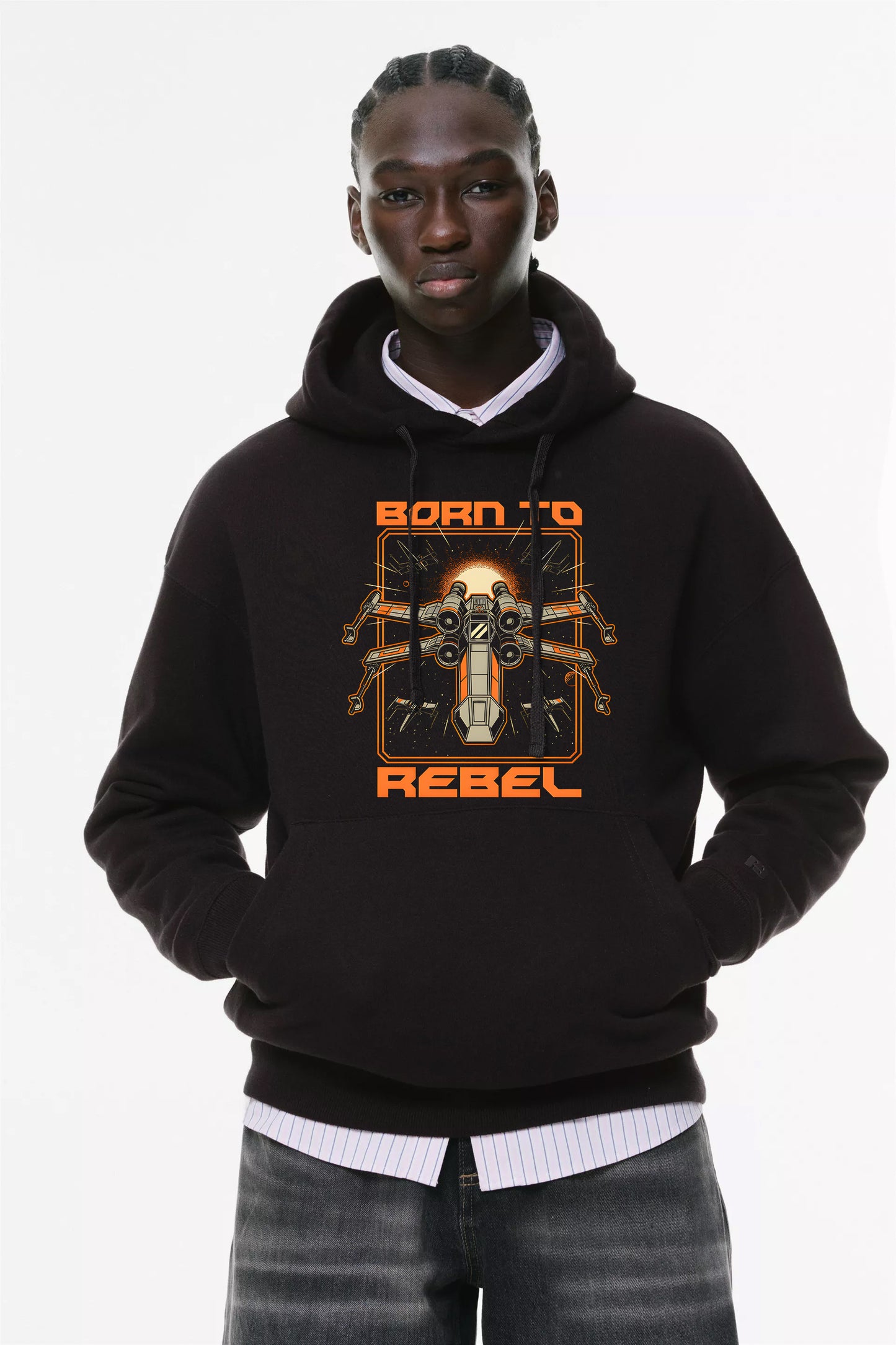 Φούτερ με κουκούλα και τσέπες Prenium ποιότητας της εταιρίας Lux in Tenebris με τύπωμαStar Wars Red 5 - Rebel Retro Art